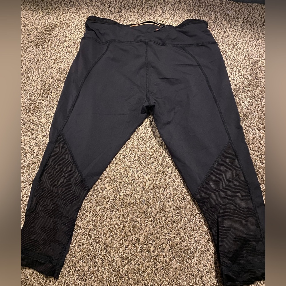 Lululemon cropped leggings with mesh size 10